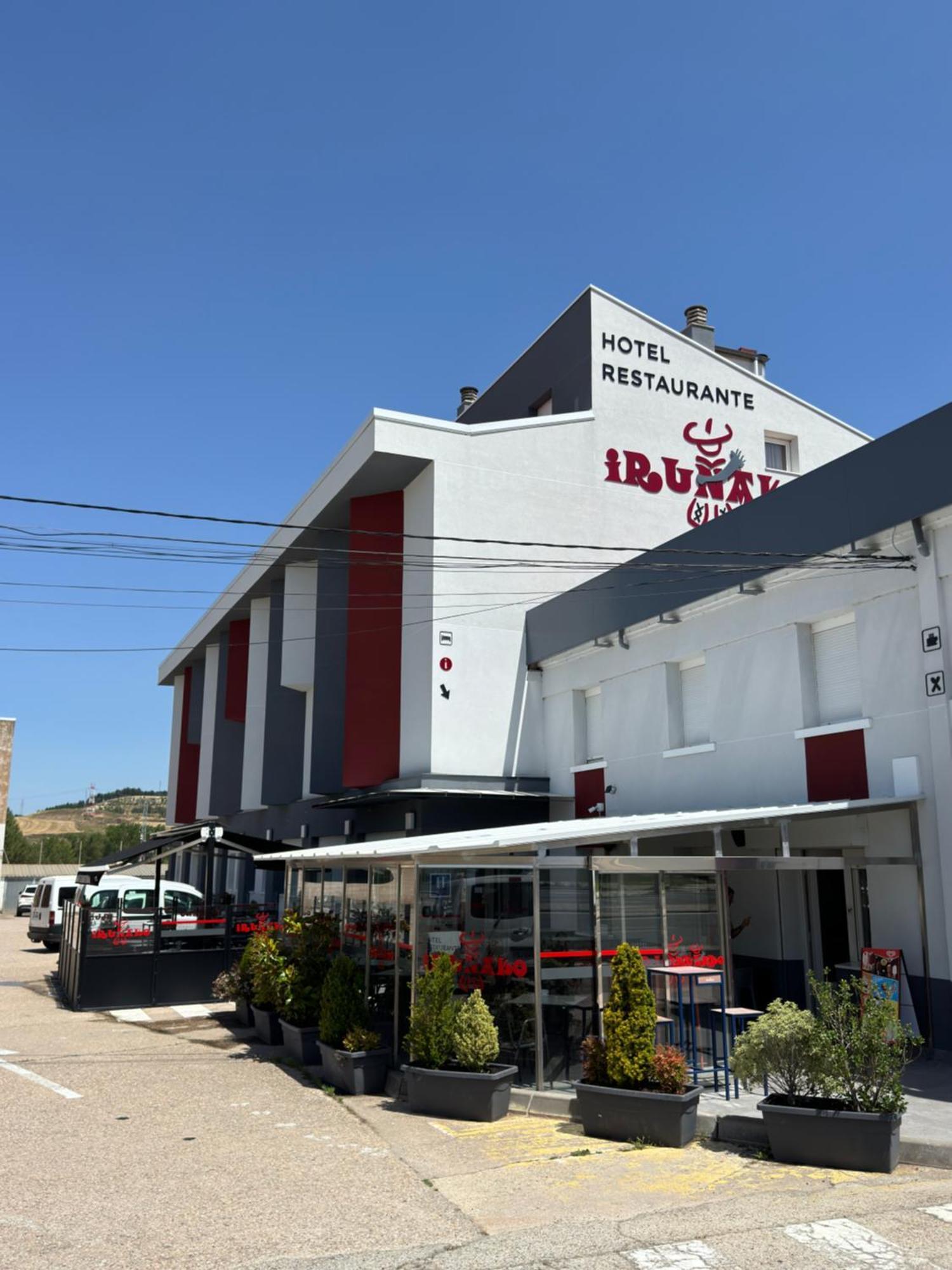 Hostal Restaurante Irunako Hotel Villafria Exterior photo